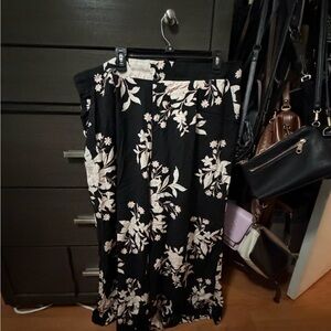 Torrid Black and Cream Floral Skirt